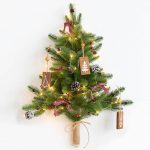 Christmas-tree-on-the-wall-01