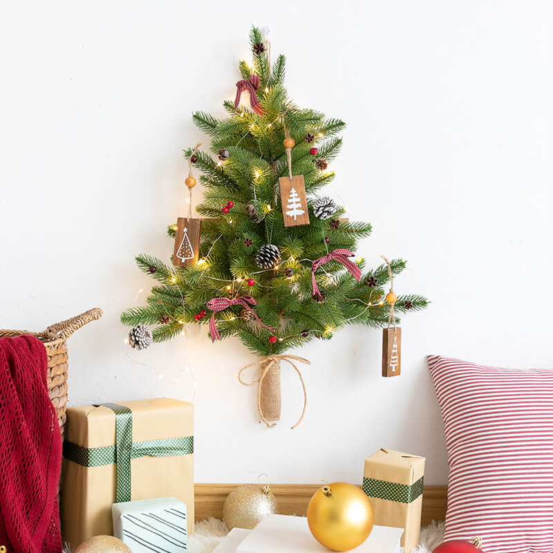 Christmas-tree-on-the-wall-02